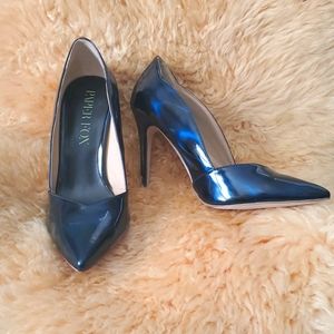 Sapphire blue pointed toe pumps